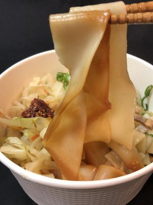 セブンイレブン話題のビャンビャン麺、実態はきしめんだった!  食べたこと無い辛味と酸味であと引くうまさの画像4