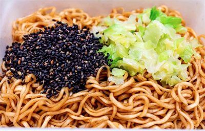 衝撃の「アップルパイ味」も腹括って全力レビュー! 今年下半期に登場した珍品ペヤング3選!!の画像8