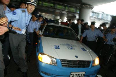 韓国警察に逮捕された読売新聞エース記者　社内報で明かしていた「不安定な精神」と会社の対応の画像1