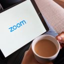 ついに「Zoom専用デバイス」が登場！ 1台あればパソコンなしでビデオ会議が可能に