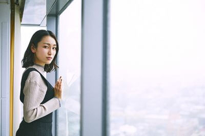 『ブレイブ-群青戦記』は、デスゲームでもあり学園モノでもある異色の戦国転生サバイバル! 誰かのために生き残ることができるか?の画像3