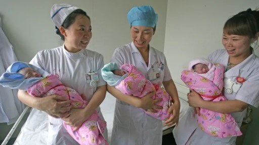 中国で「三人っ子政策」開始！　企業が子作り報奨金を発表も…逆に炎上!?の画像