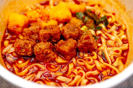 「カップヌードル 辛麺」発売記念に「宮崎辛麺」と「辛ラーメン」も食べ比べてみた!「辛麺」カップ麺3連発の画像4