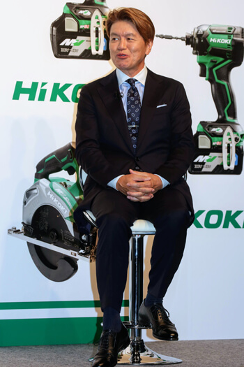 ヒロミ、芸能界一のDIY通! 電動工具ブランドをPRして「職人ってカッコいい」の画像4