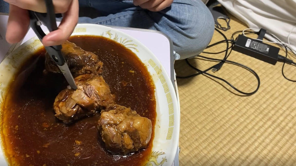 【読めるYouTube動画】YouTuber・怪物くんが食らう「業務スーパーゆせん商品BEST5」!!【骨にも味ついてる】の画像25