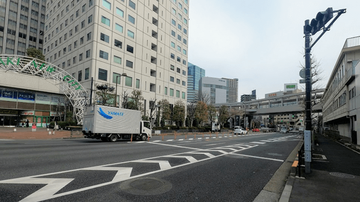 大崎駅東口駅前の様子