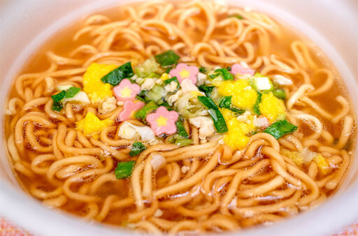 チキンラーメン、ベビースター、ブタメン…これはお菓子かカップ麺か!? 混乱必至の3品の画像9