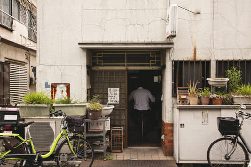 西麻布なのに500円！ ガーナ人も魅了するワンコインかたやきそばの信念の画像3