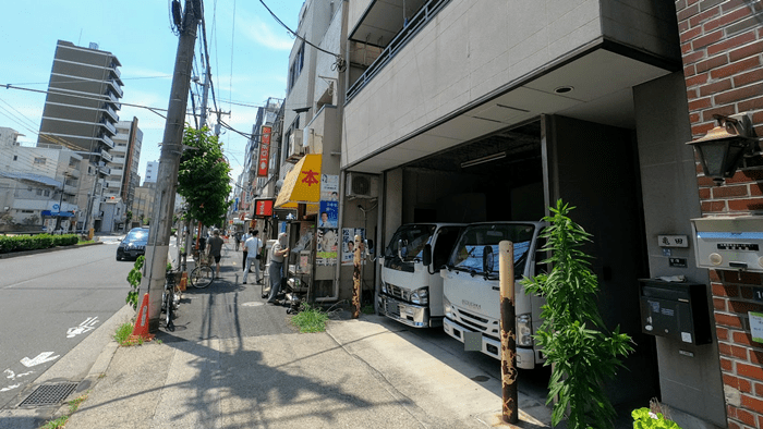 駅周辺の街並み