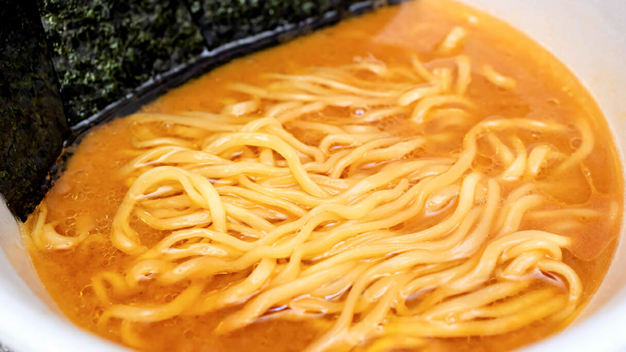 セブンで買えるカップ麺「最高に面倒で、最高にうまいラーメン。」をじっくり食べてみたの画像11