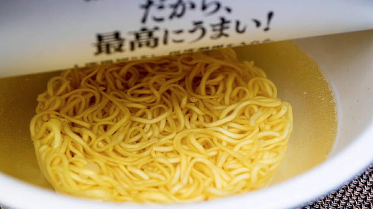 セブンで買えるカップ麺「最高に面倒で、最高にうまいラーメン。」をじっくり食べてみたの画像5