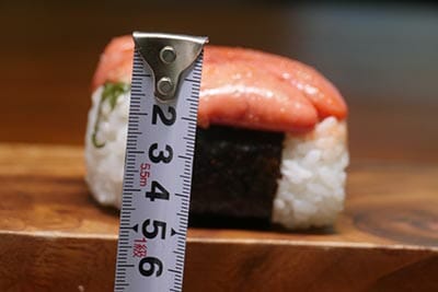 セブン-イレブン＆ニューデイズ、SNSがザワつく超デカ盛りエンタメおにぎり9選の画像5