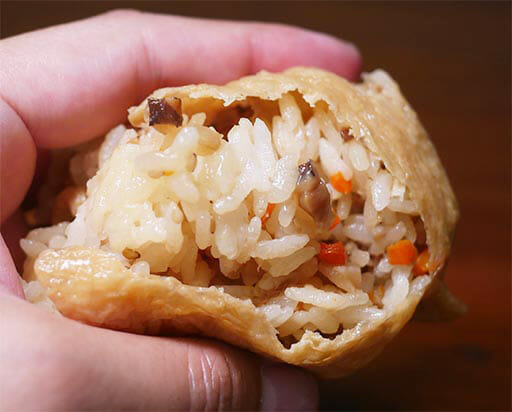 セブン、ファミマ、ローソンの「いなりおにぎり」食べ比べ！　まるでスイーツな革命的いなりも!?の画像6