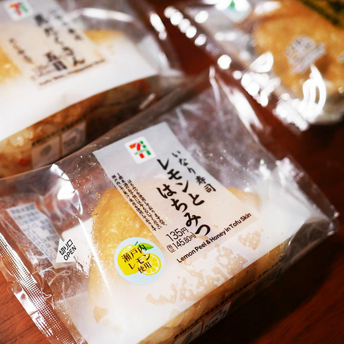 セブン、ファミマ、ローソンの「いなりおにぎり」食べ比べ！　まるでスイーツな“革命的いなり”も!?