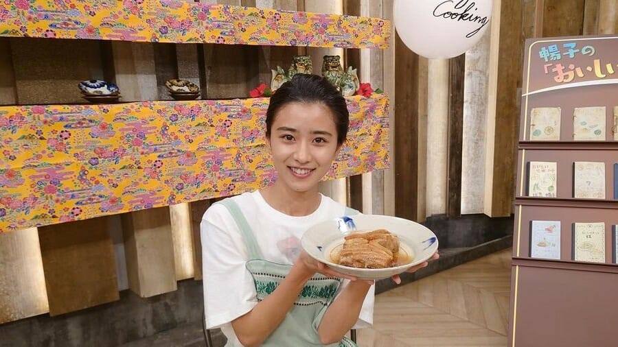 黒島結菜、朝ドラコラボで『きょうの料理』出演も…ラフテーの作り方に疎い？