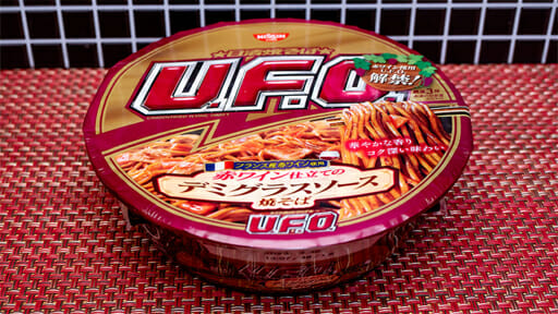 ボジョレー解禁!「赤ワイン仕立て」の洋風「どん兵衛」と「U.F.O焼そば」をソムリエ気分でテイスティング!?の画像8