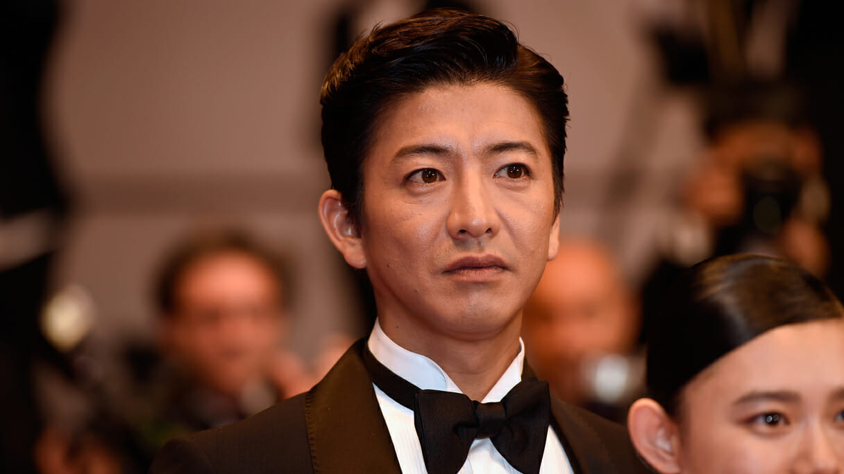 代表作の映画化は中止、CM白紙、草なぎ剛無視報道で「木村拓哉」に独立進める妻の声