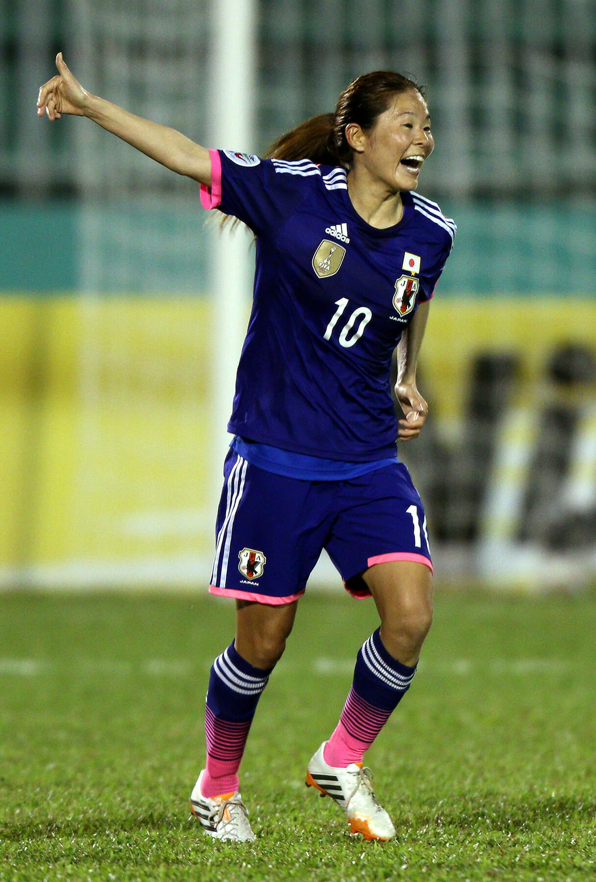 日本女子サッカー界のレジェンド・澤穂希のメッセージ本は、泣いて笑える恋愛譚！の画像1