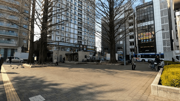 再開発が完了した阿佐ヶ谷駅南口駅前の様子