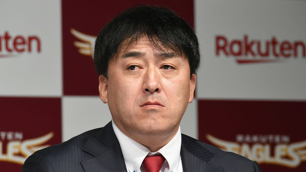 楽天・石井一久監督“クビ”の真相と田中将大投手らの巨額年俸という不良債権