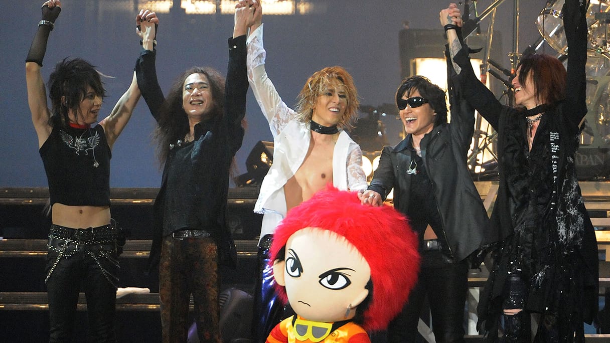 X JAPAN・Toshlまたハブ状態…YOSHIKIとの不仲を決定的にした「Red Swan事件」とは？