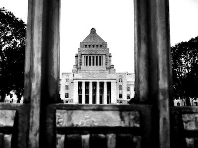 ホリプロ会長が共産党機関誌「赤旗」に出演! 安倍政権に音事協が怒りの声明